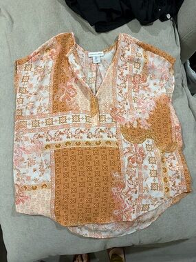 cupcakes & cashmere Patchwork Print V-Neck Blouse - Pink & Tan